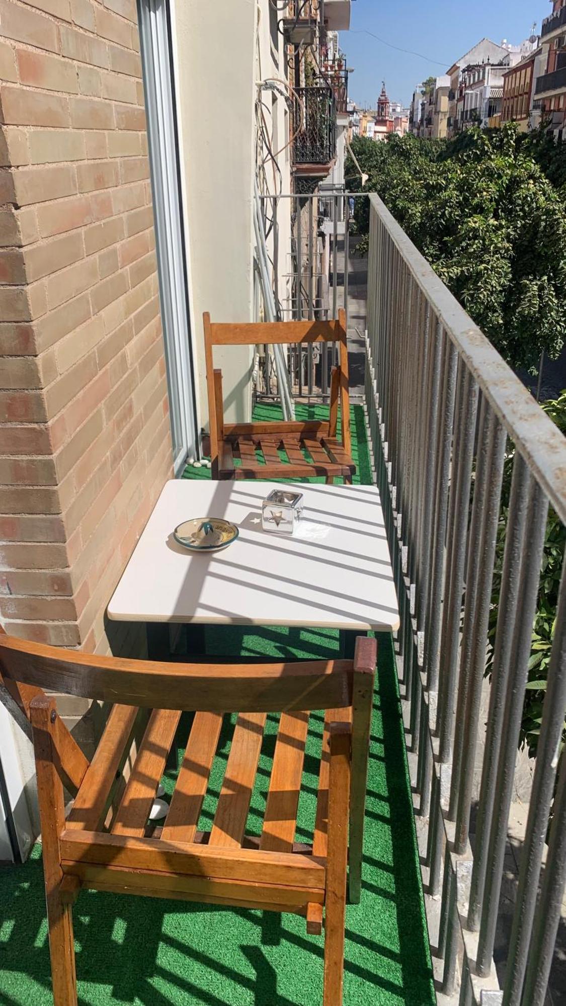 Violeta With Cozy Balcony