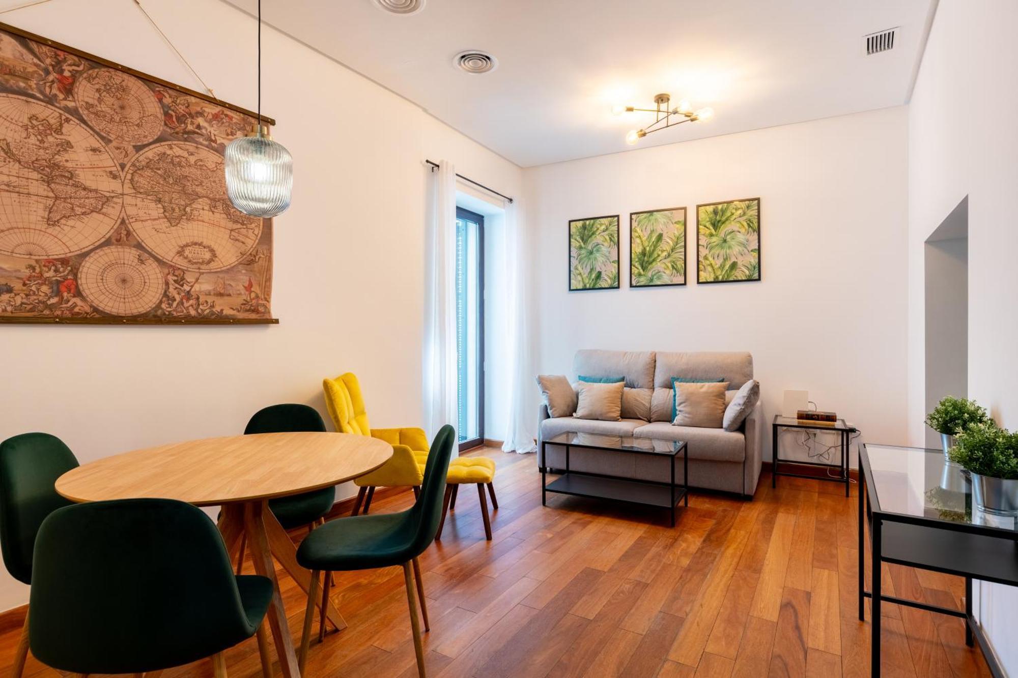 Apartamento Ry Aparcamiento Incluido Junto A Catedral Ideal Parejas Sevilla