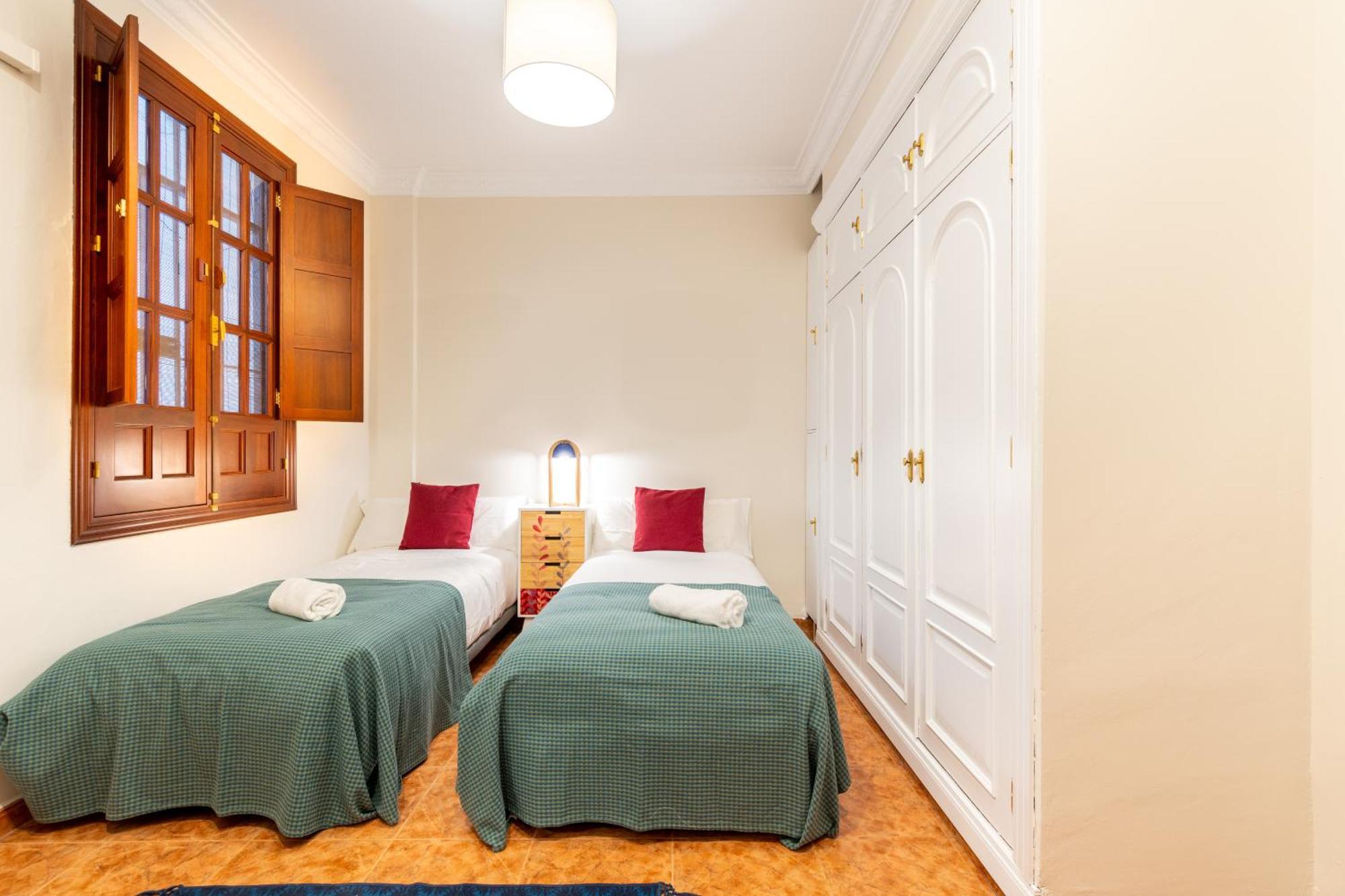 Aoa Gardens Family House Apartment Seville