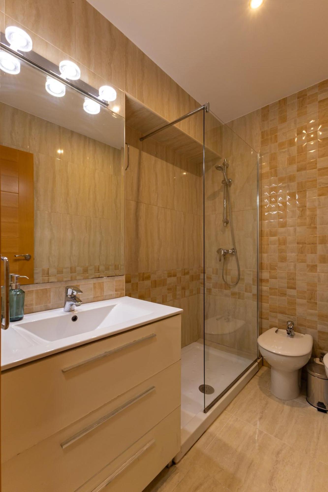 Apartment Charming 3 Bedroom At Triana Center By Oui