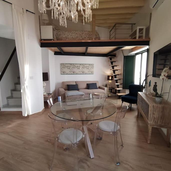 Casa Mora Triana Seville