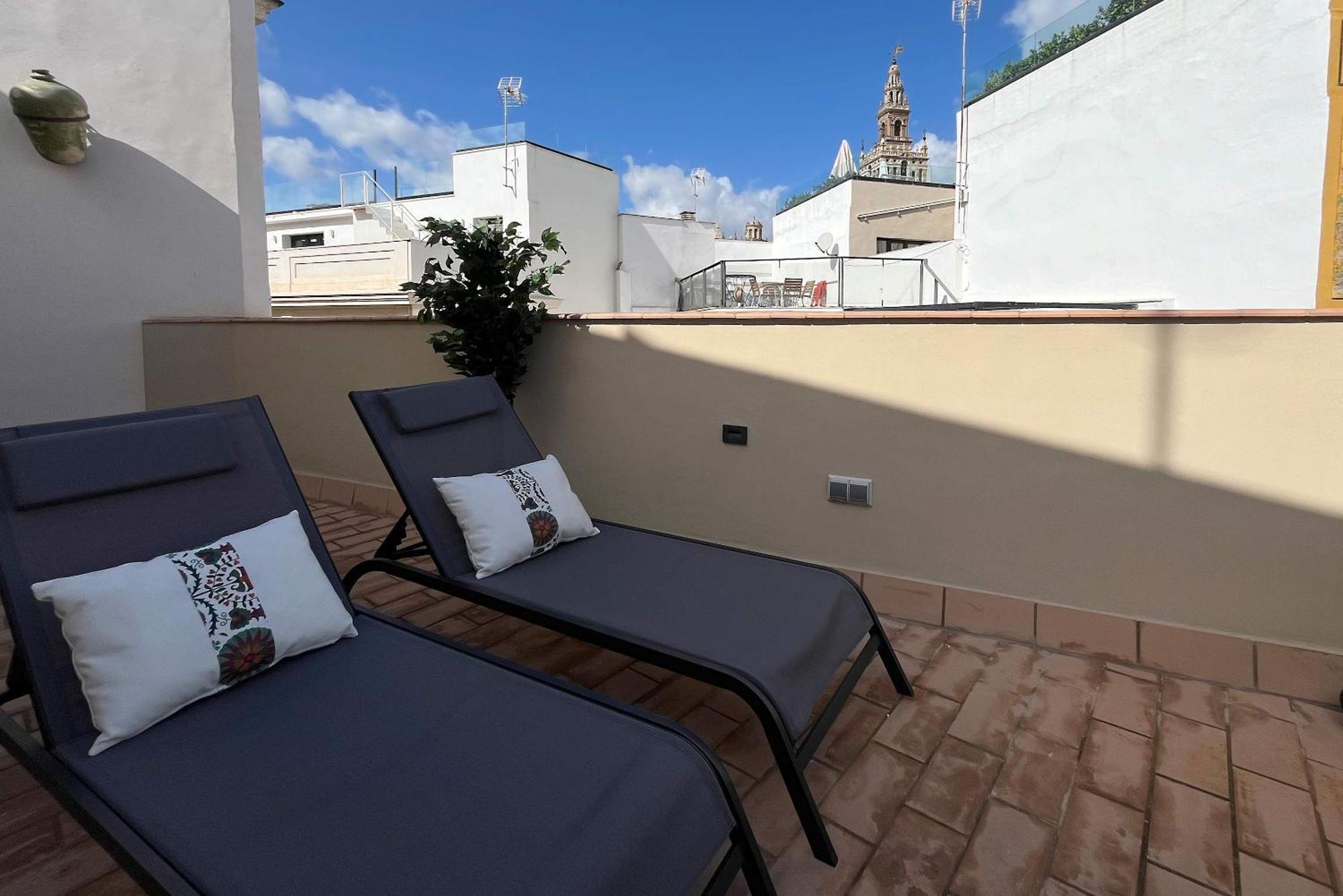 Genteel Rodrigo Caro Apartment *