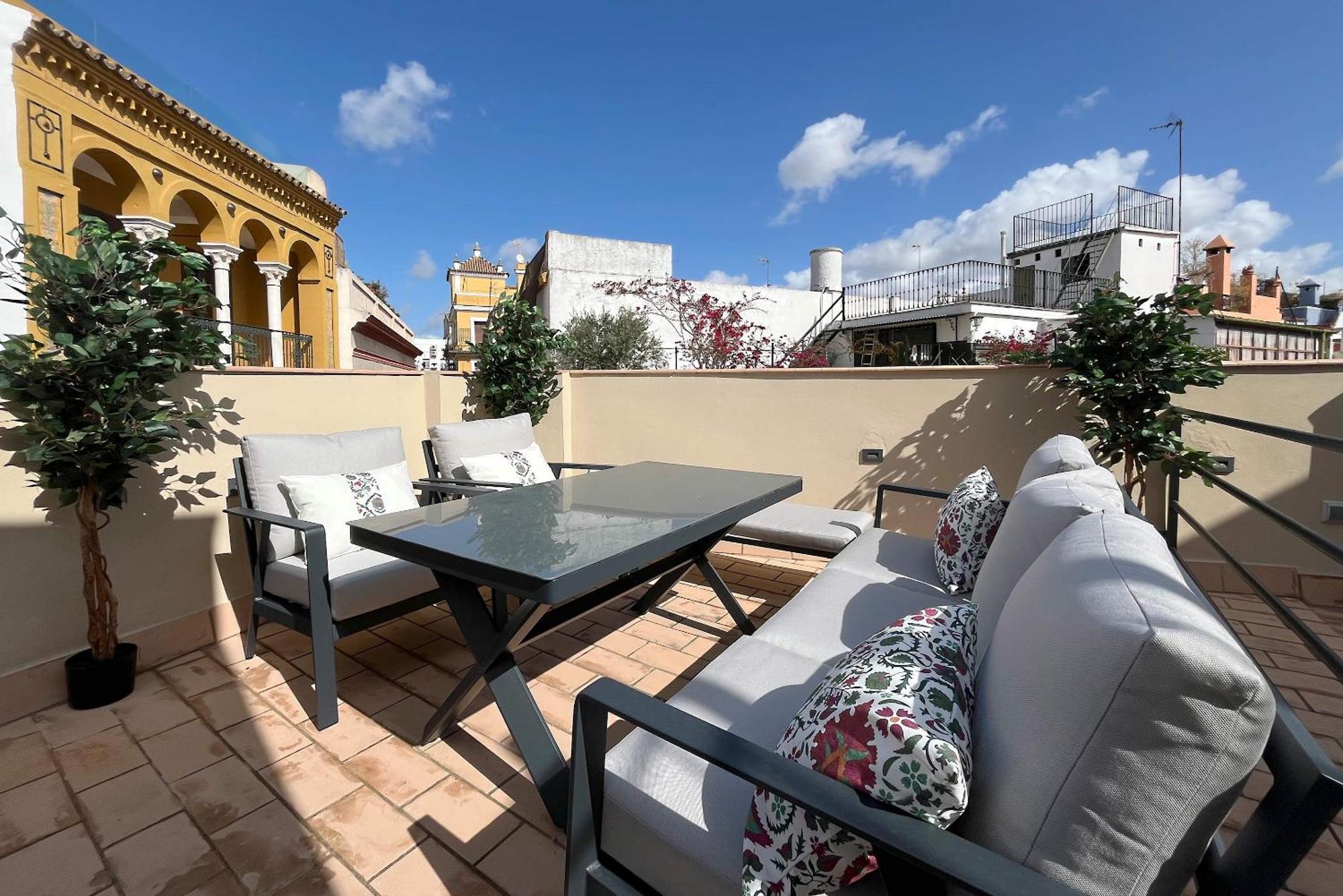 Genteel Rodrigo Caro Apartment *