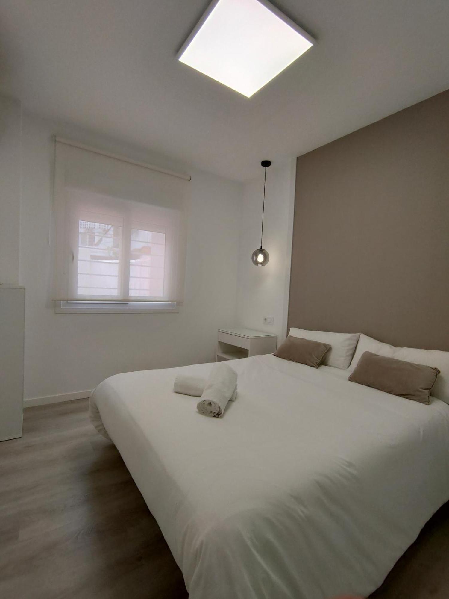 Casa Mallen, Con Amplia Terraza, En El Barrio De Nervion * Seville