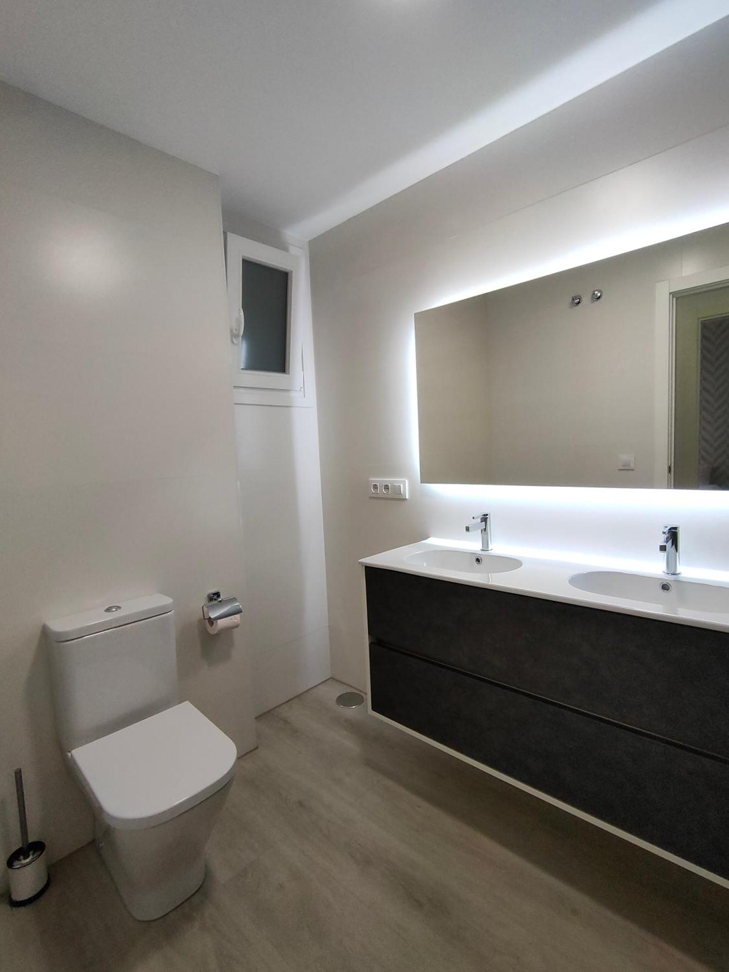 Apartment Casa Mallen, Con Amplia Terraza, En El Barrio De Nervion