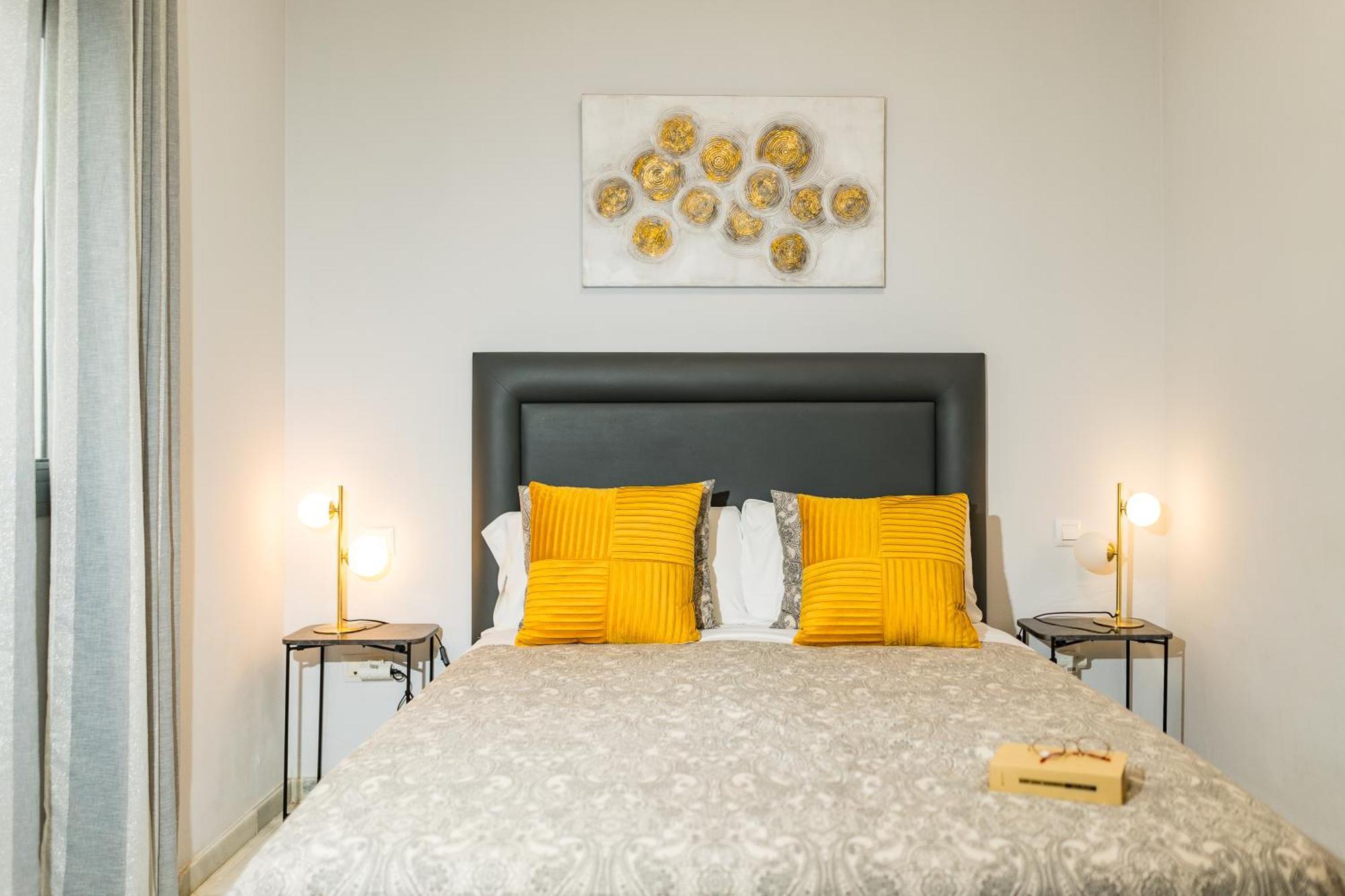 Triana Deluxe Con Patio Privado * Seville