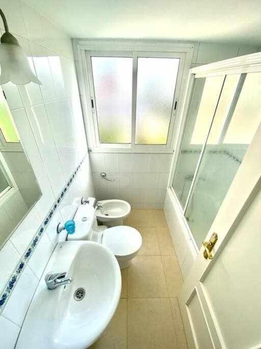 Centric And Spacious Flat With Free Car Park Apartamento