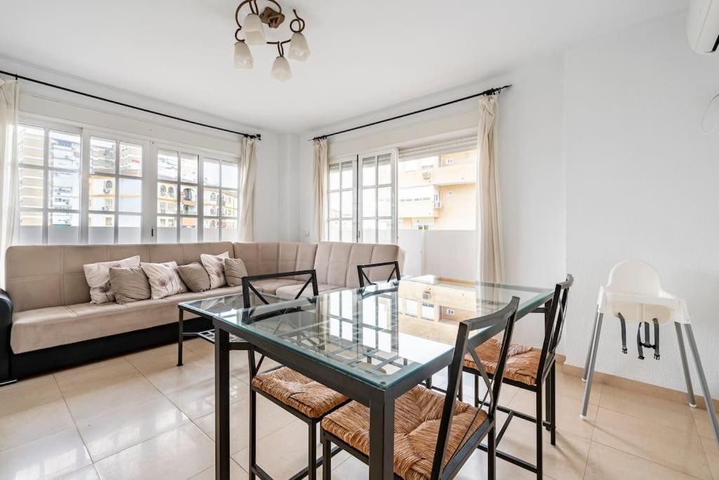 Centric And Spacious Flat With Free Car Park Apartamento