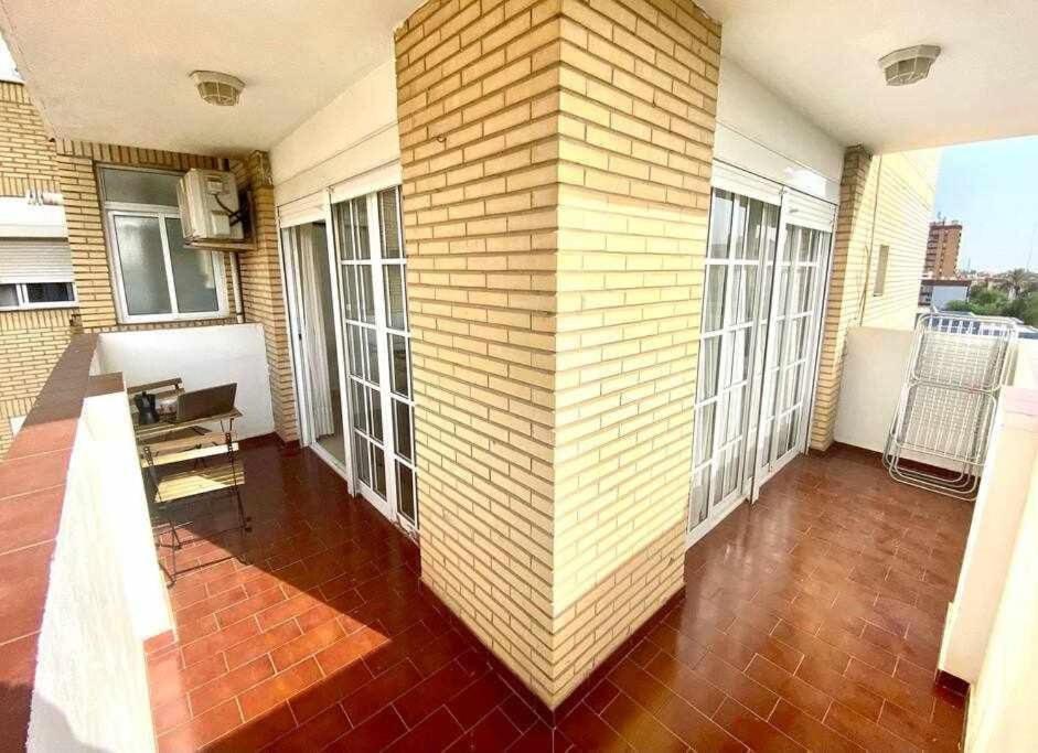 Apartamento Centric And Spacious Flat With Free Car Park Sevilla