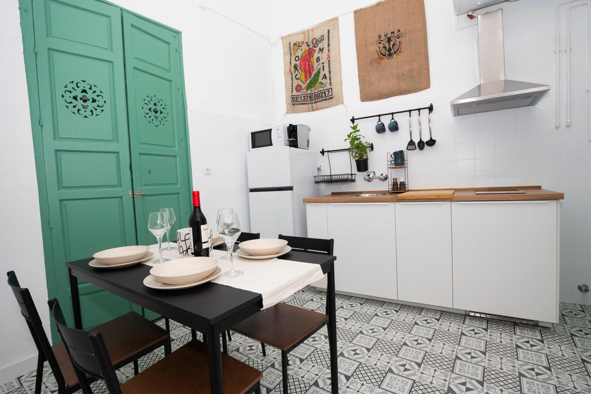 Petite California Dos De Mayo Apartment