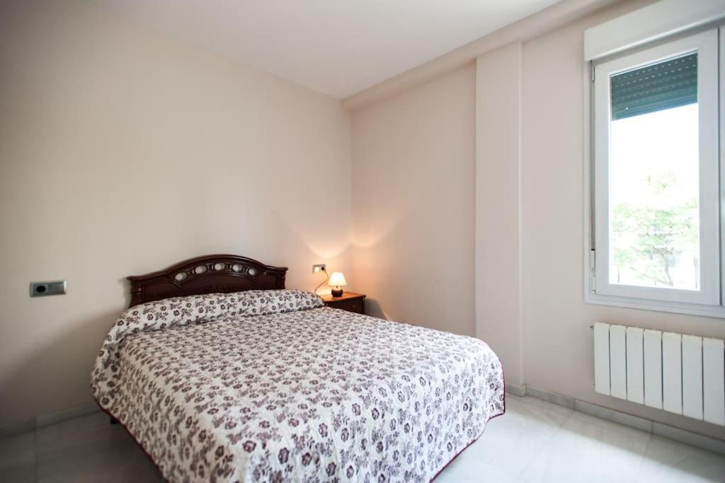 Apartment Amplio Piso En Nervion, Excelente Zona De La Ciudad. Seville