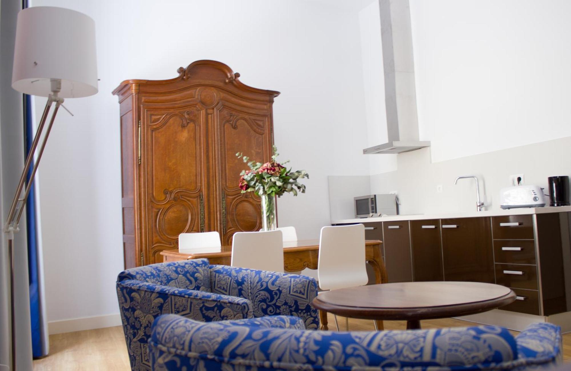 Apartment Life Alberto Lista *