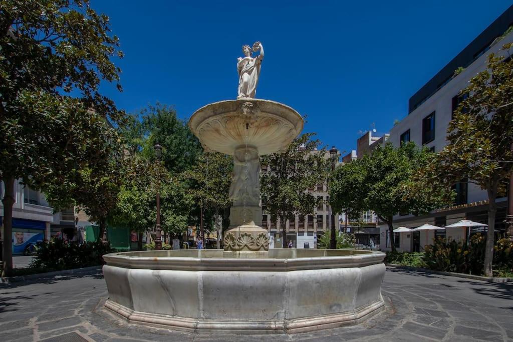 Muy Centrico, Tranquilo Y Confortable **a/c-wifi** Seville