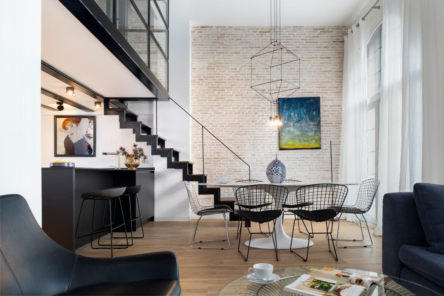 Sepulveda Apartment *