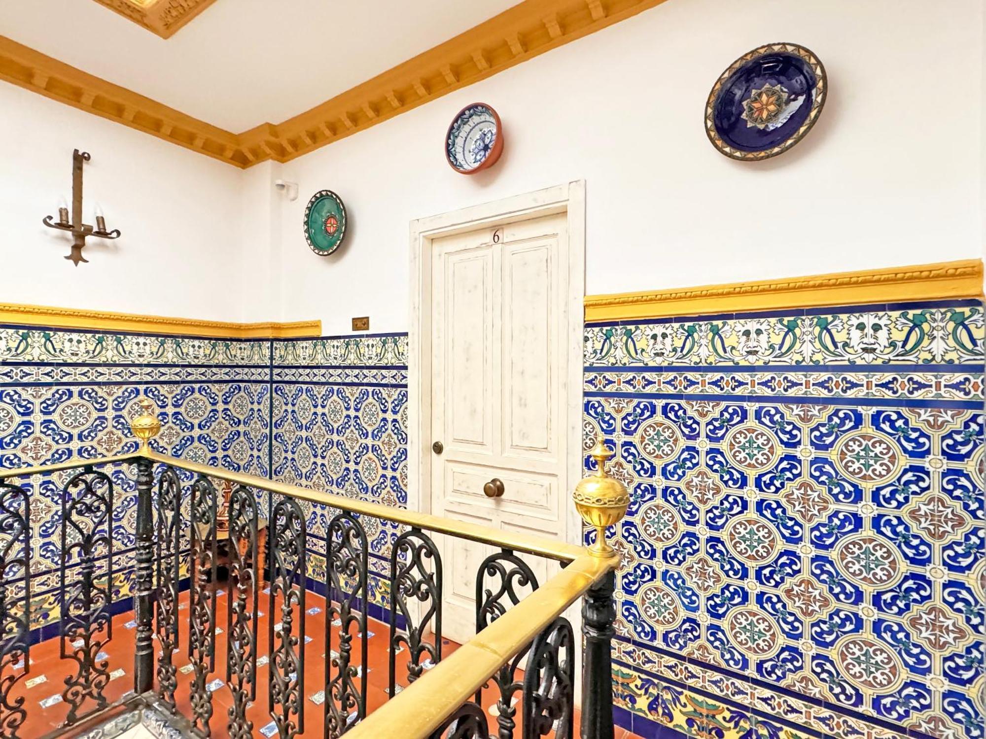 Palace-house Hercules Homestay Seville