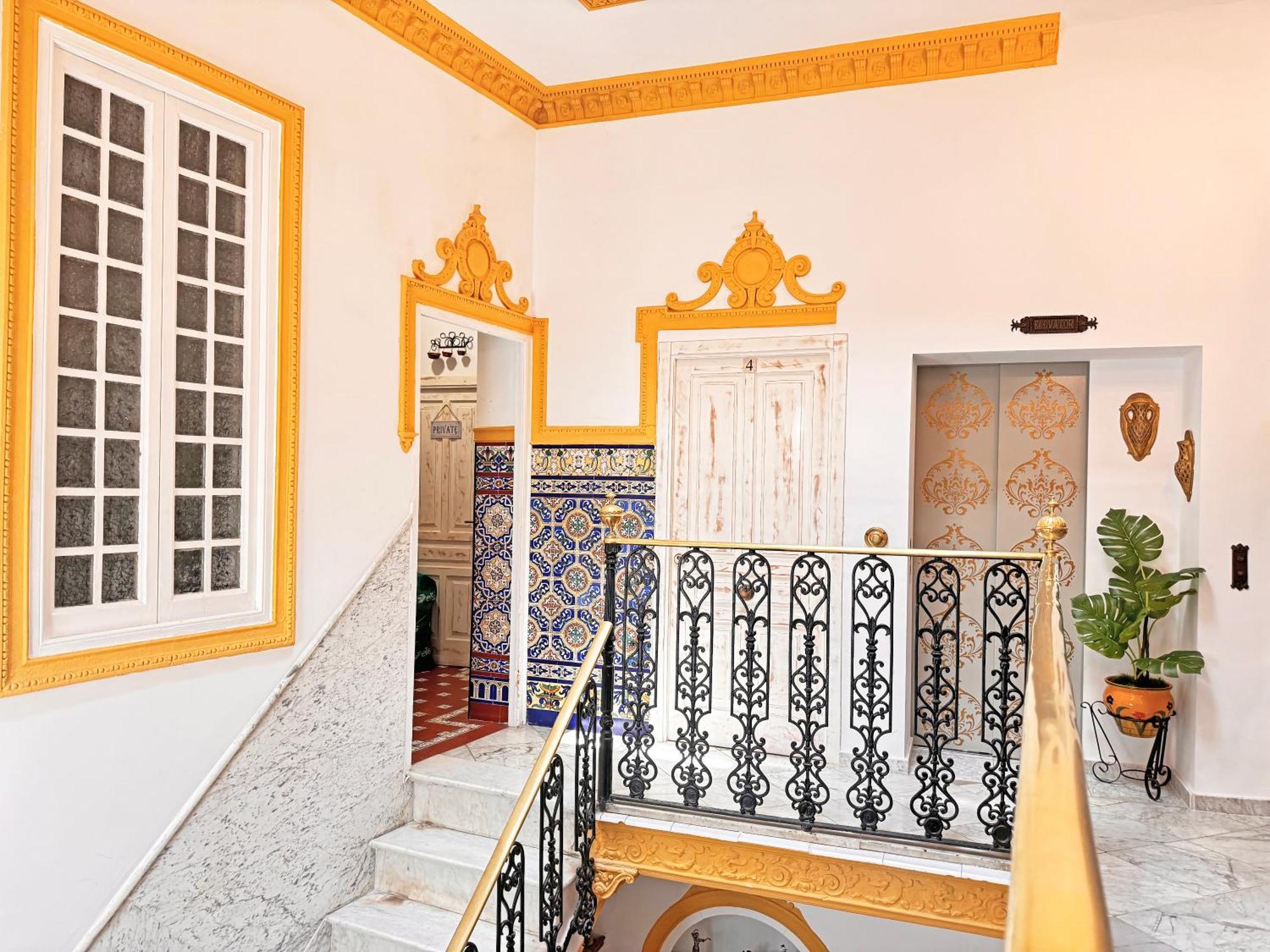 Homestay Palace-house Hercules Seville