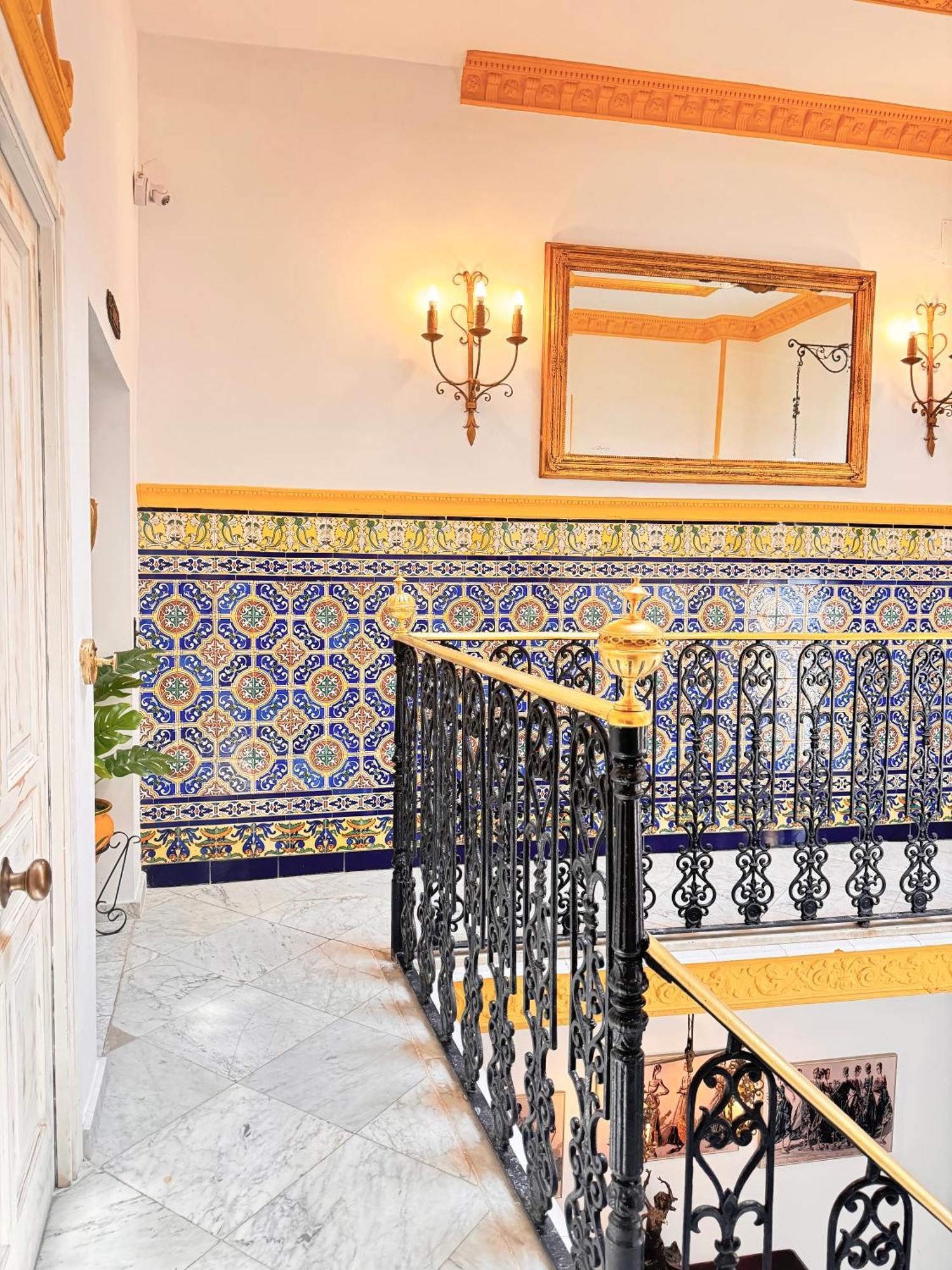Palace-house Hercules Homestay *