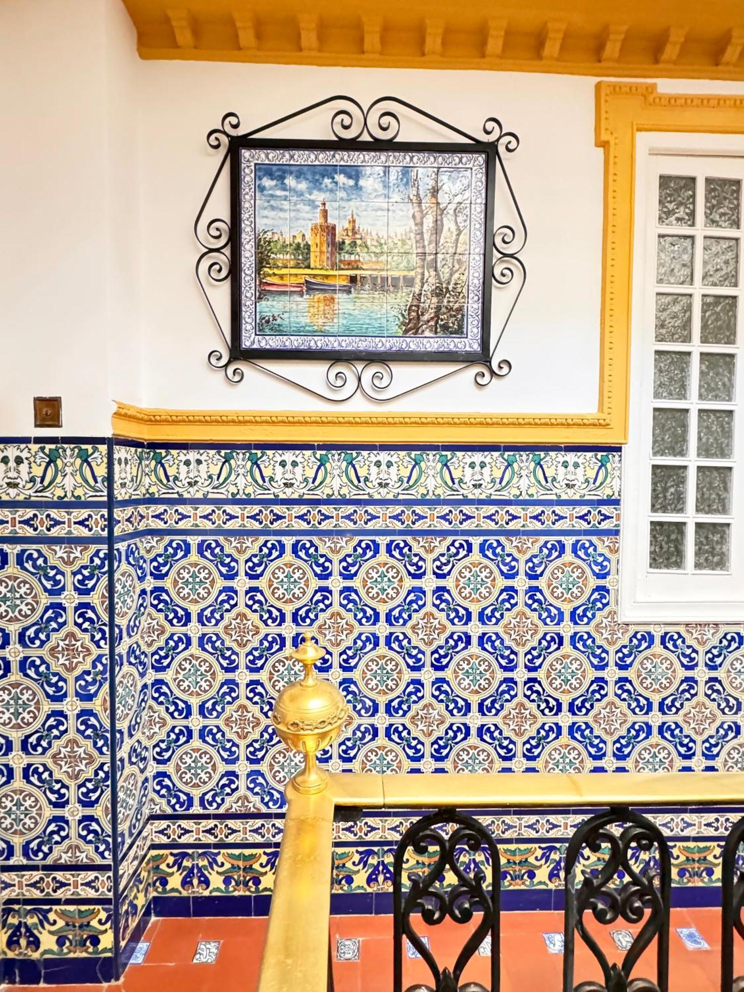 Palace-house Hercules Homestay Seville