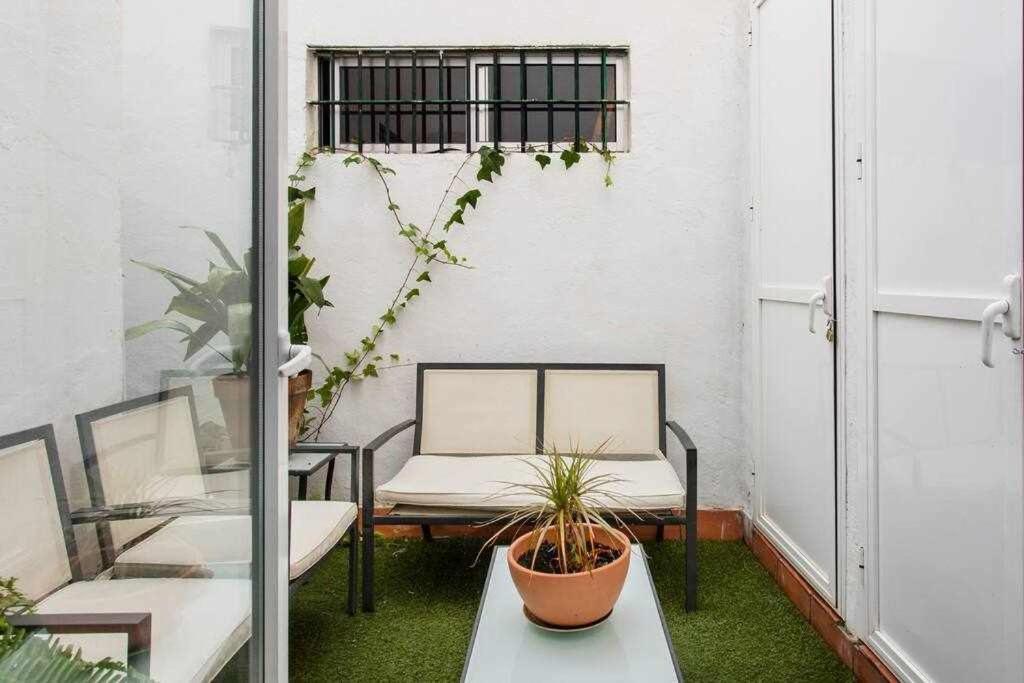 Lujoso Con Patio En Triana Apartment Seville