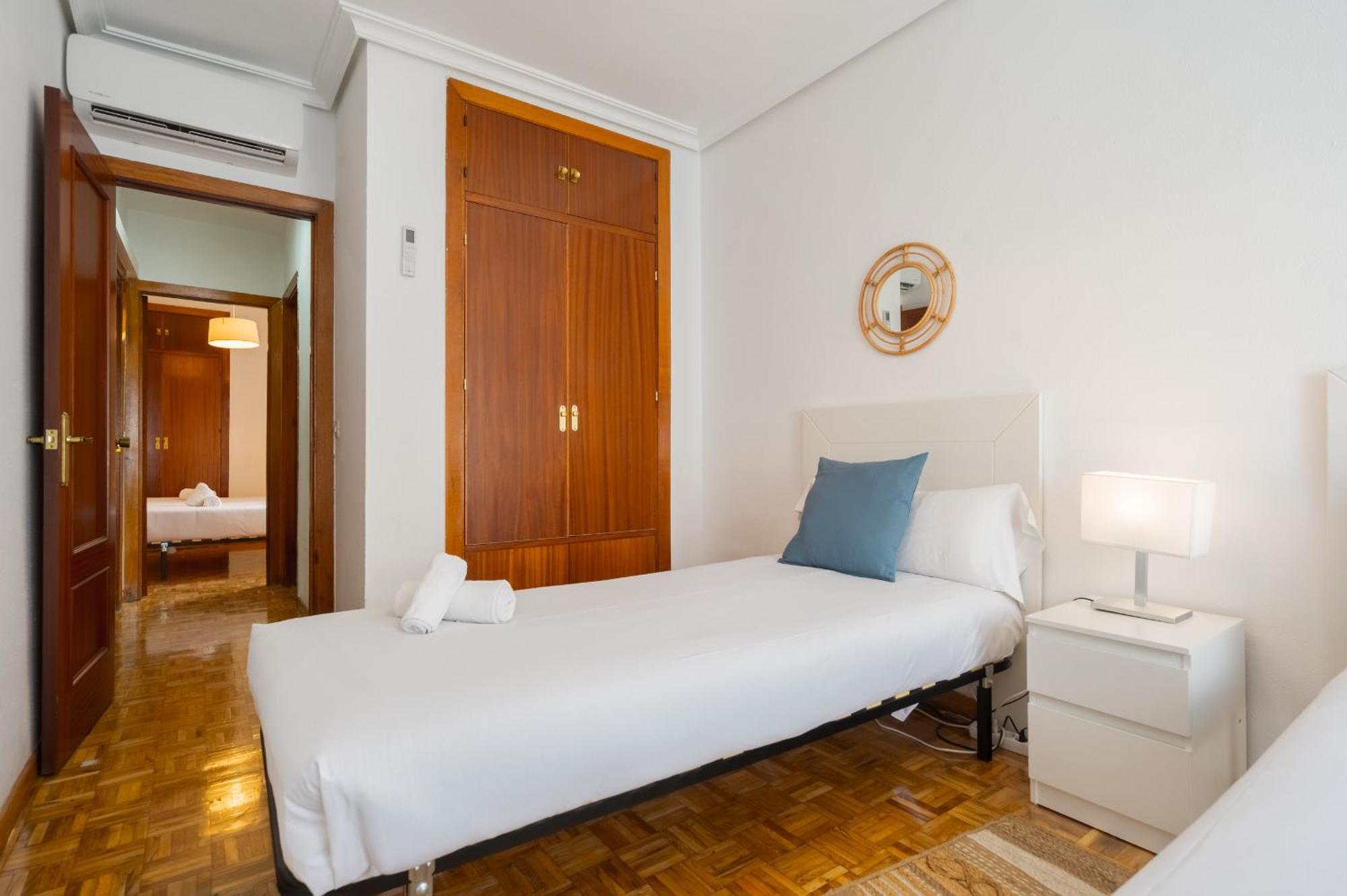 Apartment Bright Apt. Puerta Osario 3 Bedrooms 2 Bathrooms Seville