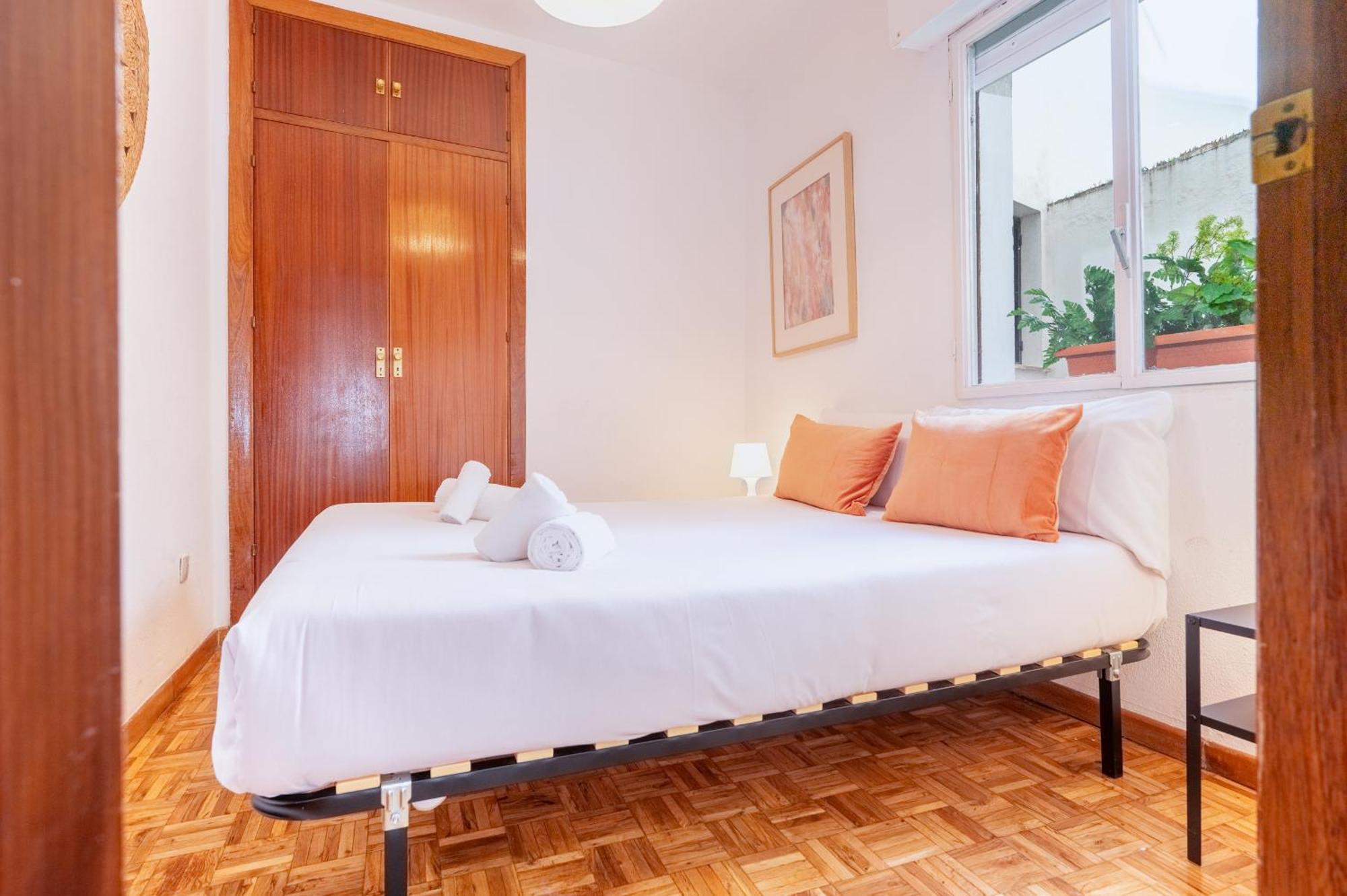 Bright Apt. Puerta Osario 3 Bedrooms 2 Bathrooms Apartment *