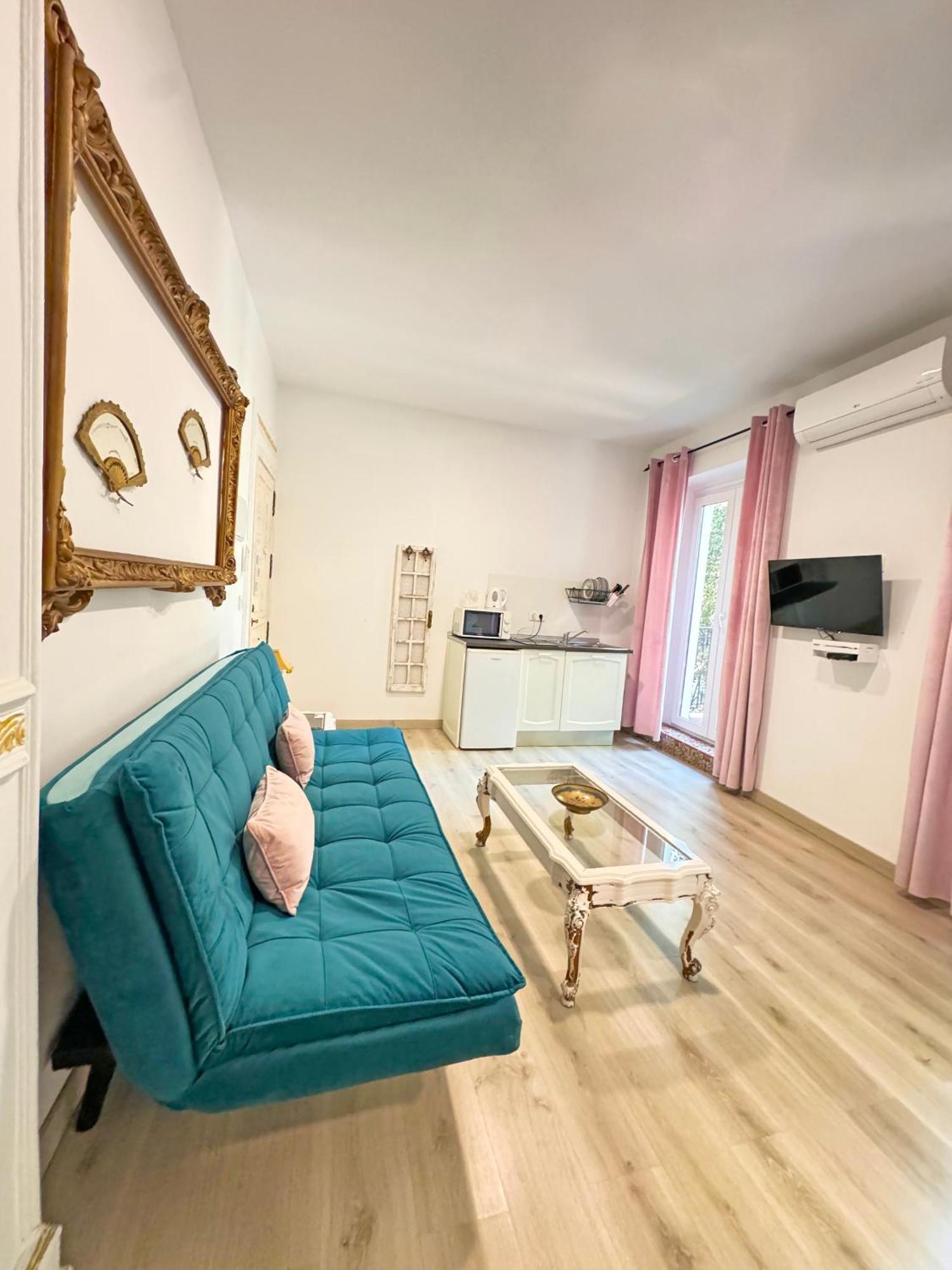 Palace-house Hercules Homestay *