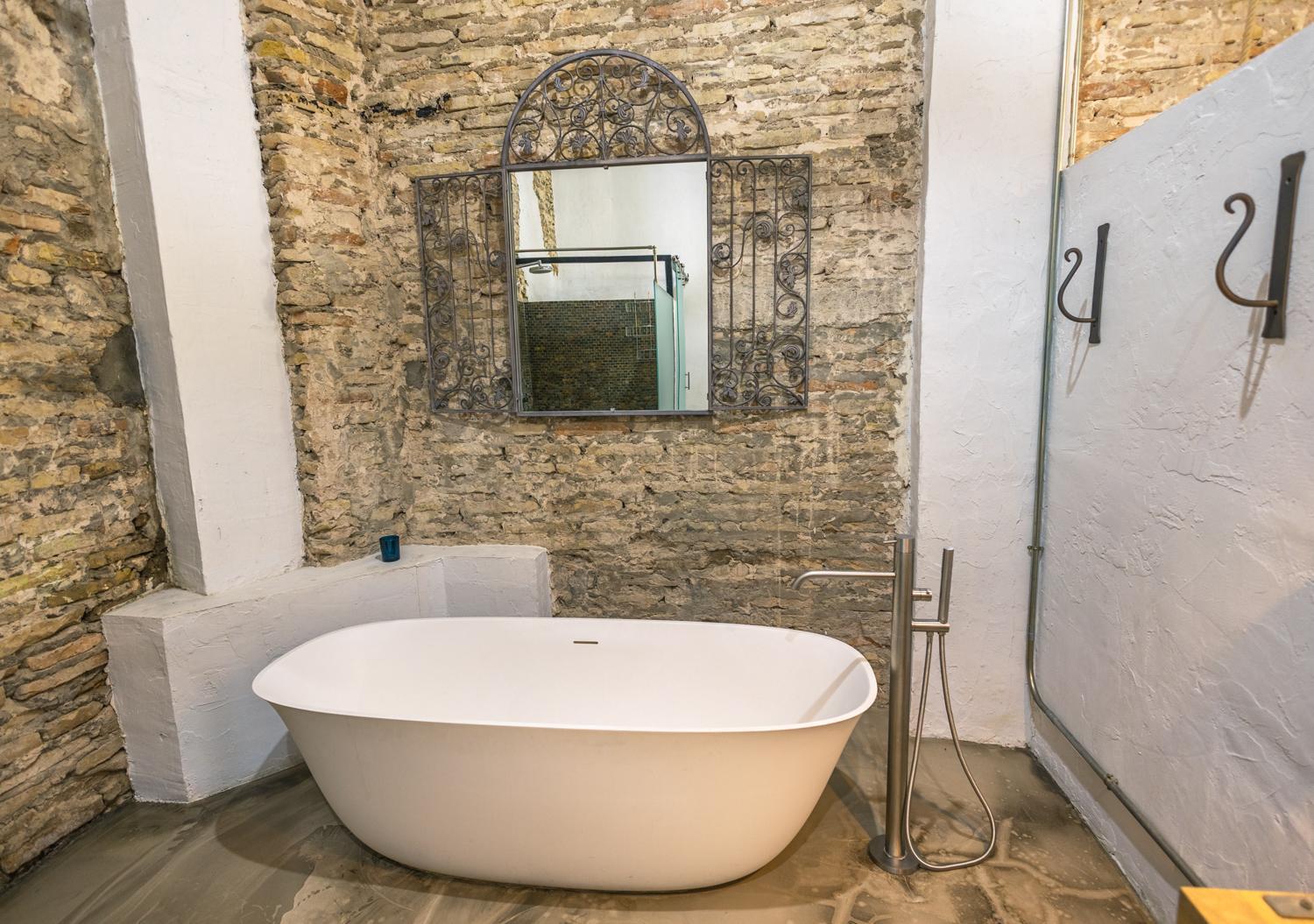 Loft-style Ground Floor Flat
