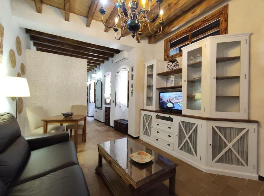 Patios De Triana - El Corral De La O Seville