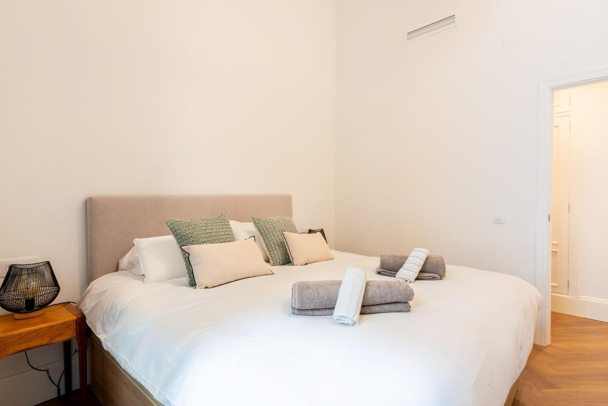 Aoa Plaza Nueva Luxury Apartment