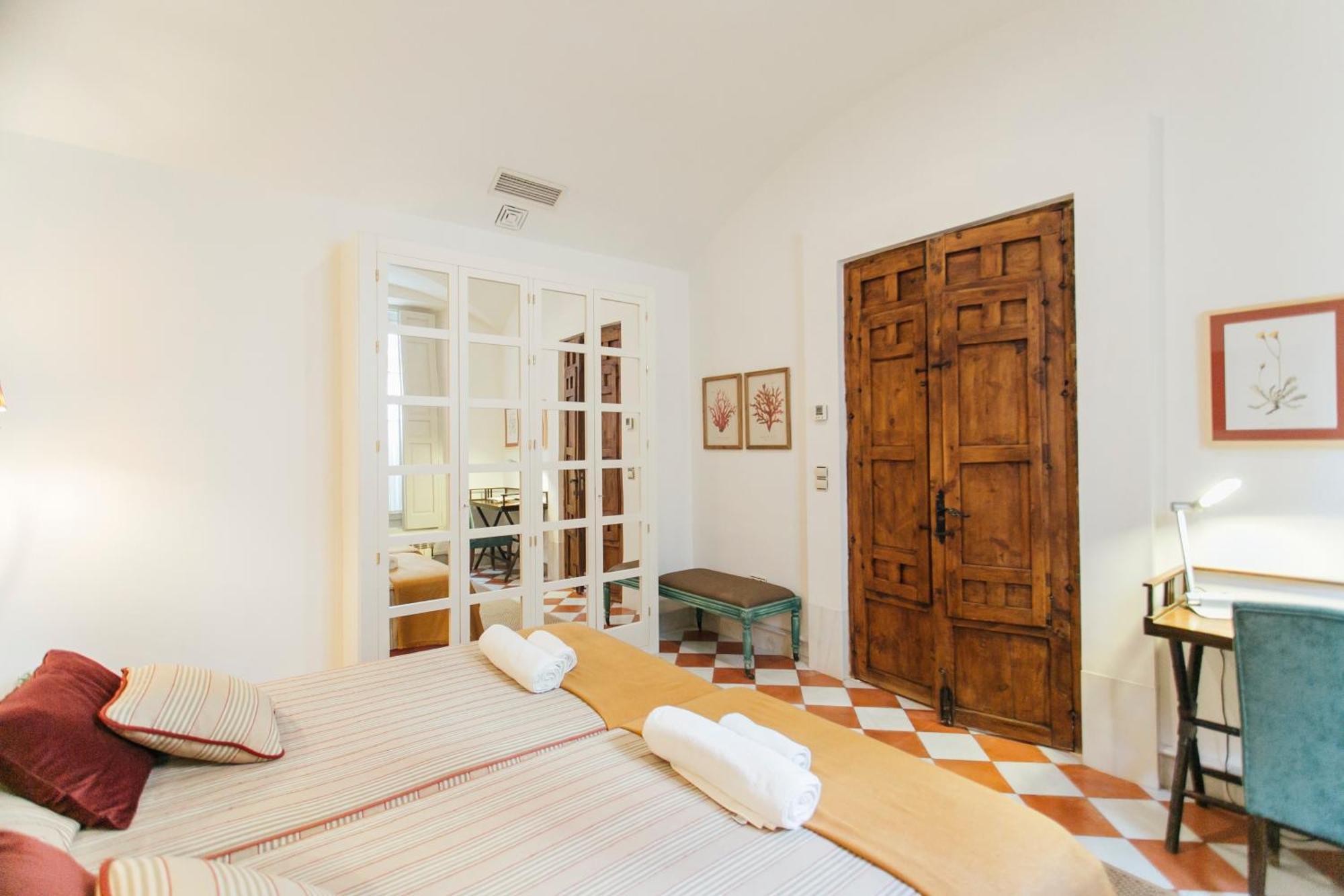 Casa Patio Del Siglo Xix * Seville