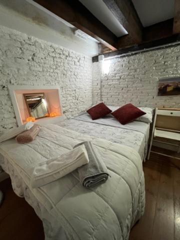 Airbhouse Private & Homestay *