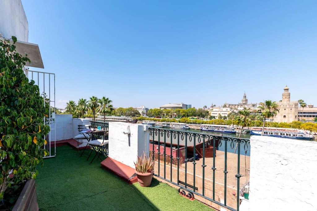 Atico Con Vistas A La Torre Del Oro Y Catedral By Thegoodtourist Apartment *