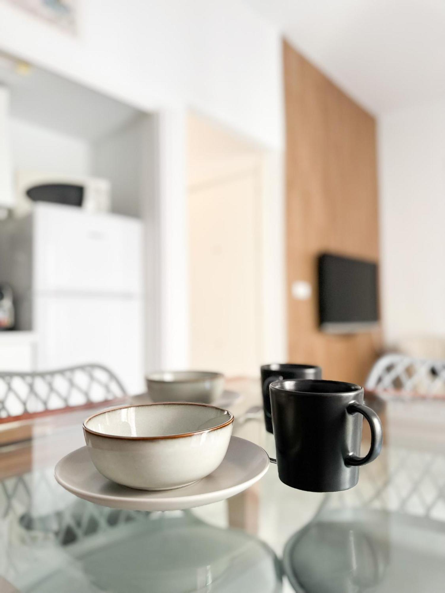 Cozy Budget 2br With Ac, 1 Bath, Private Parking Opt Apartment