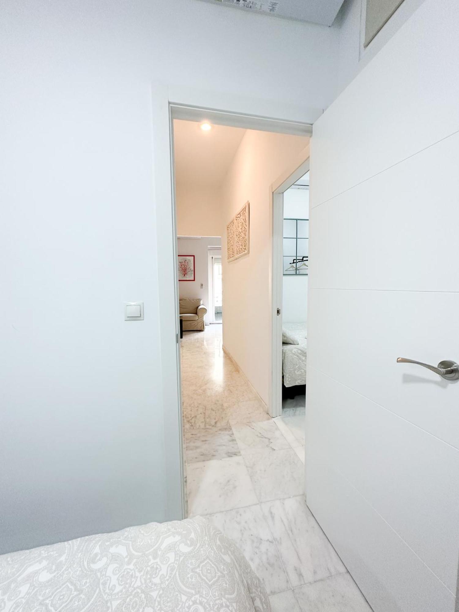 Cozy Budget 2br With Ac, 1 Bath, Private Parking Opt * Seville