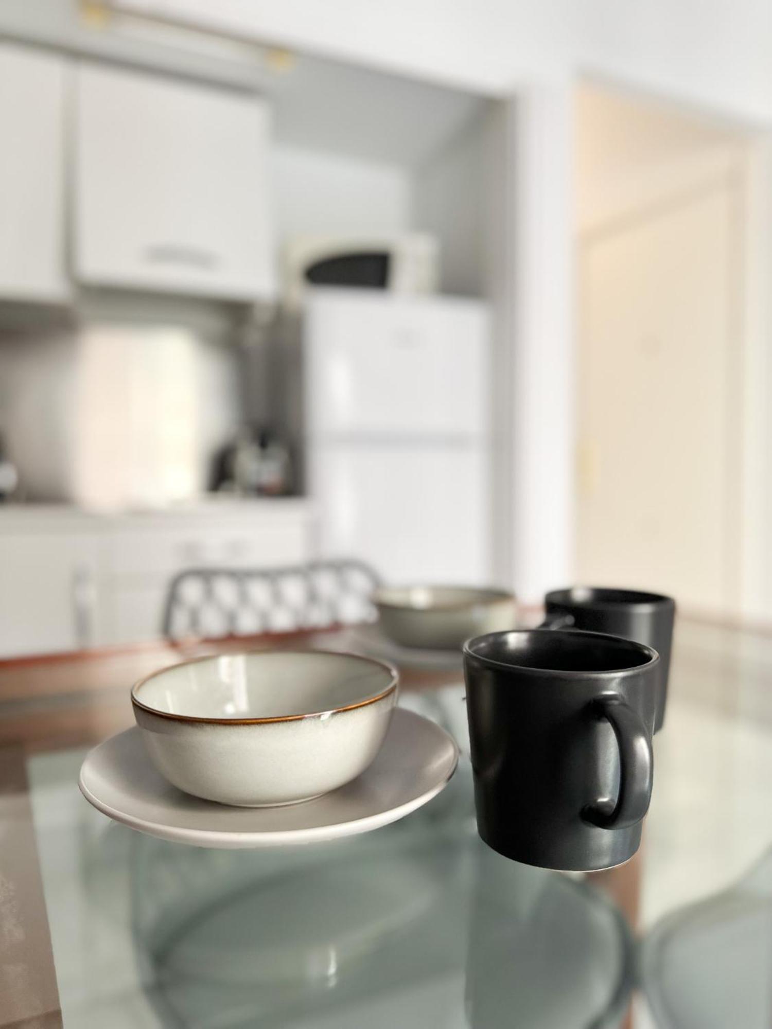 Apartment Cozy Budget 2br With Ac, 1 Bath, Private Parking Opt *