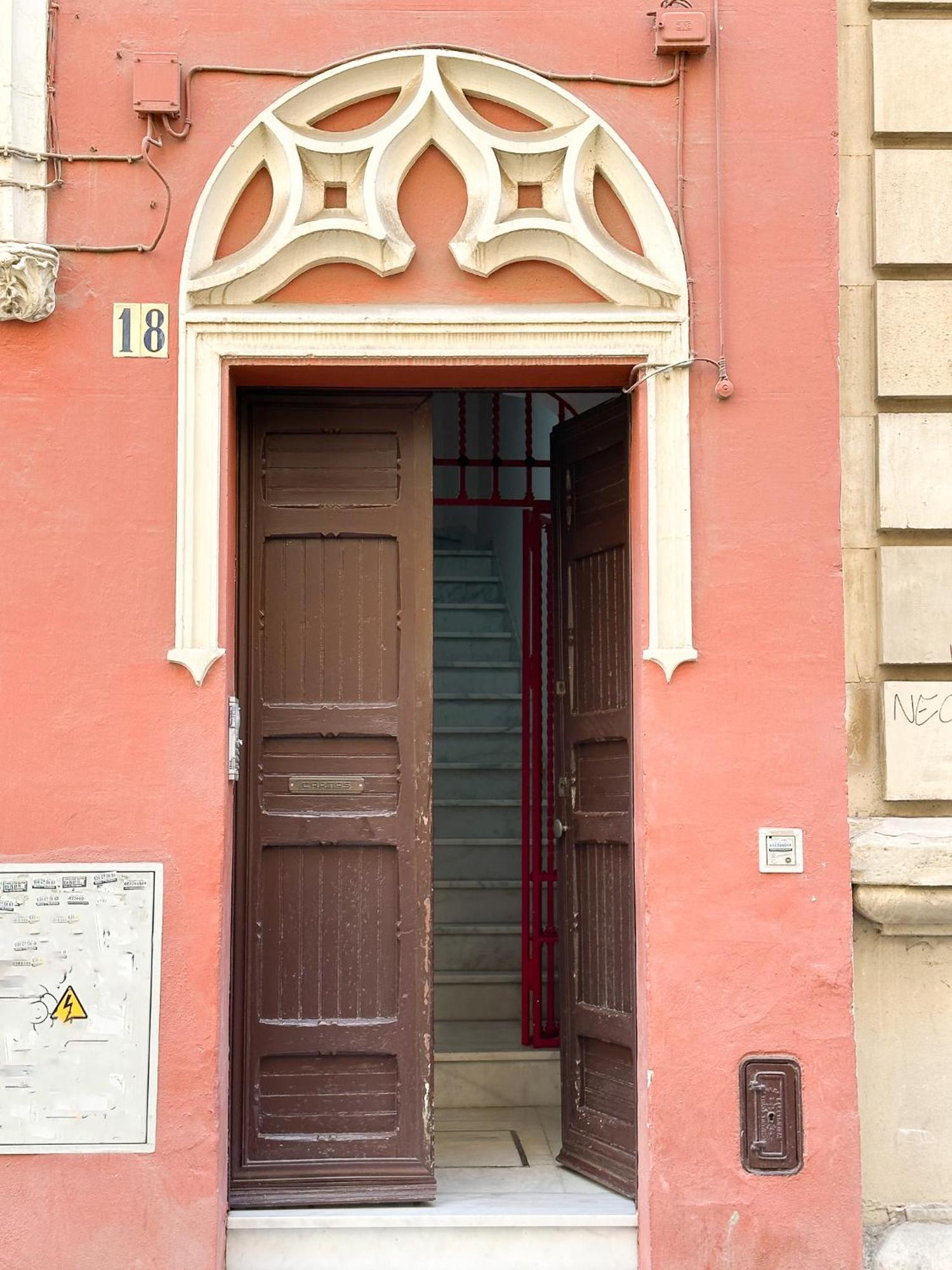 Cozy Budget 2br With Ac, 1 Bath, Private Parking Opt Seville