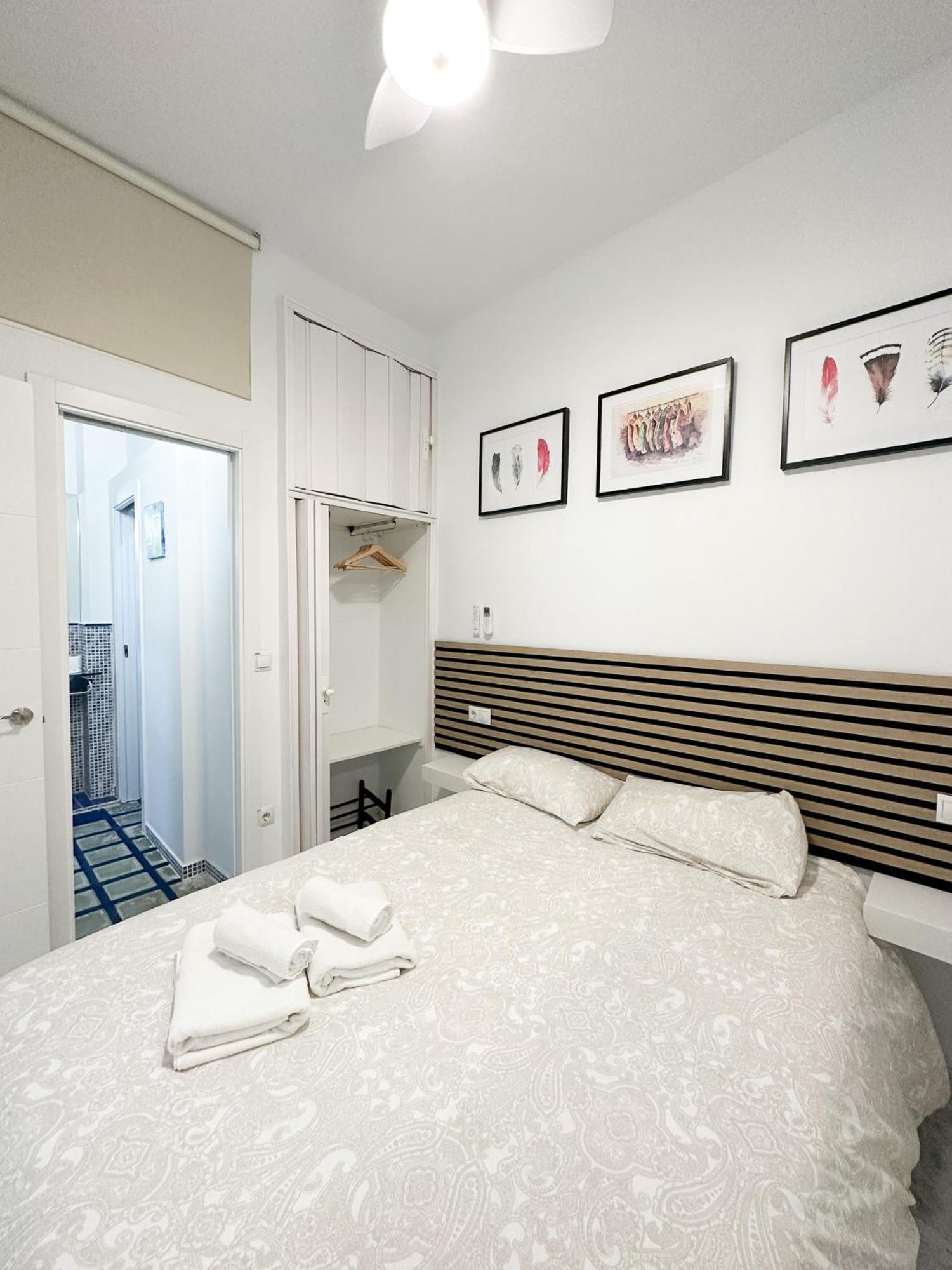 Cozy Budget 2br With Ac, 1 Bath, Private Parking Opt Apartment