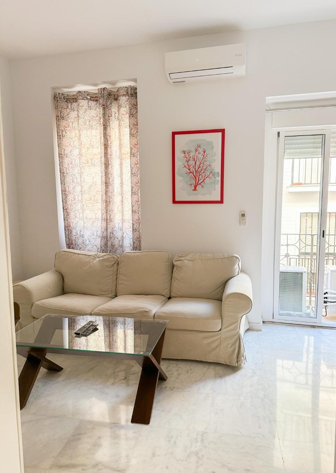 Cozy Budget 2br With Ac, 1 Bath, Private Parking Opt