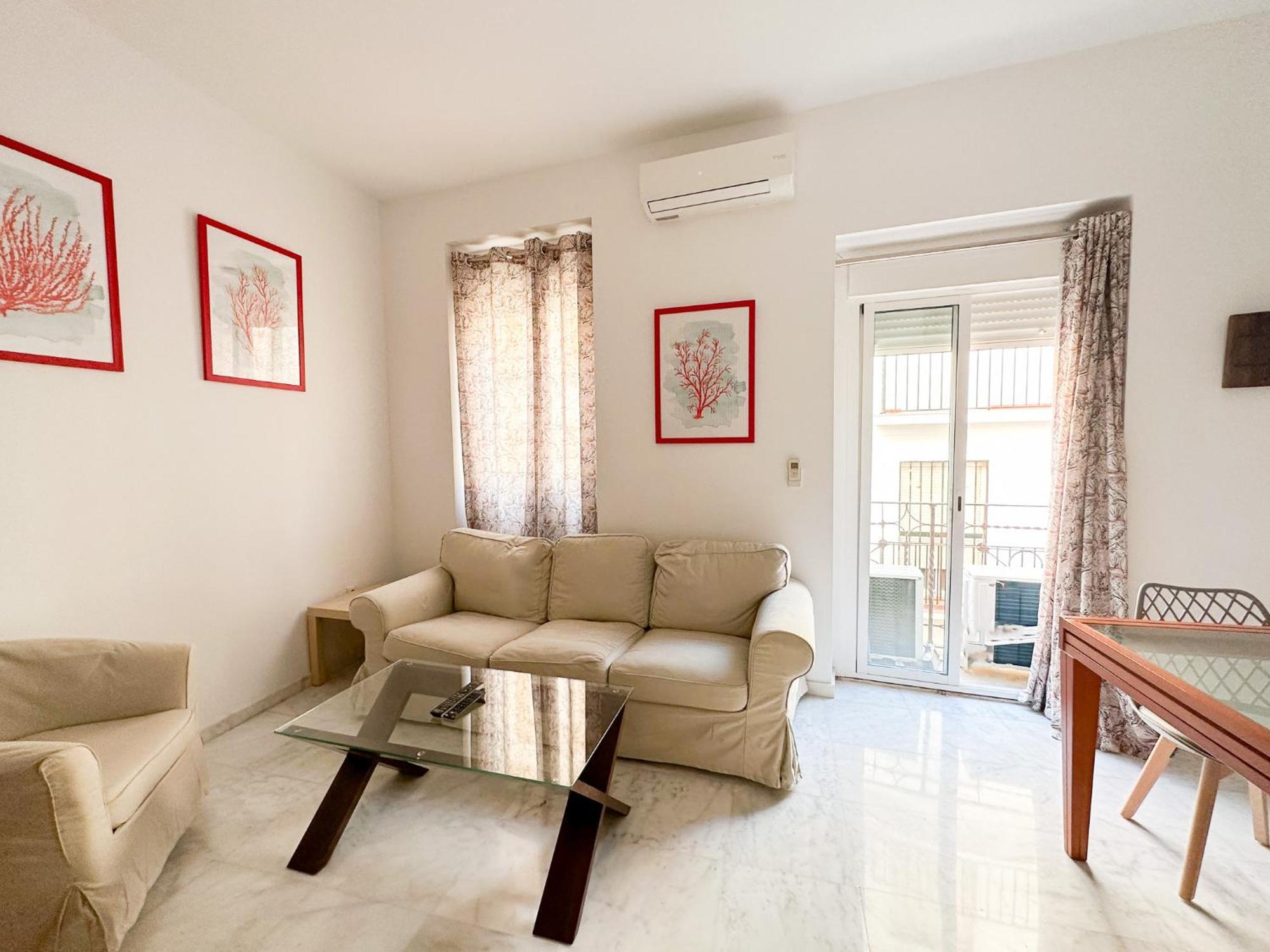 Cozy Budget 2br With Ac, 1 Bath, Private Parking Opt Apartment