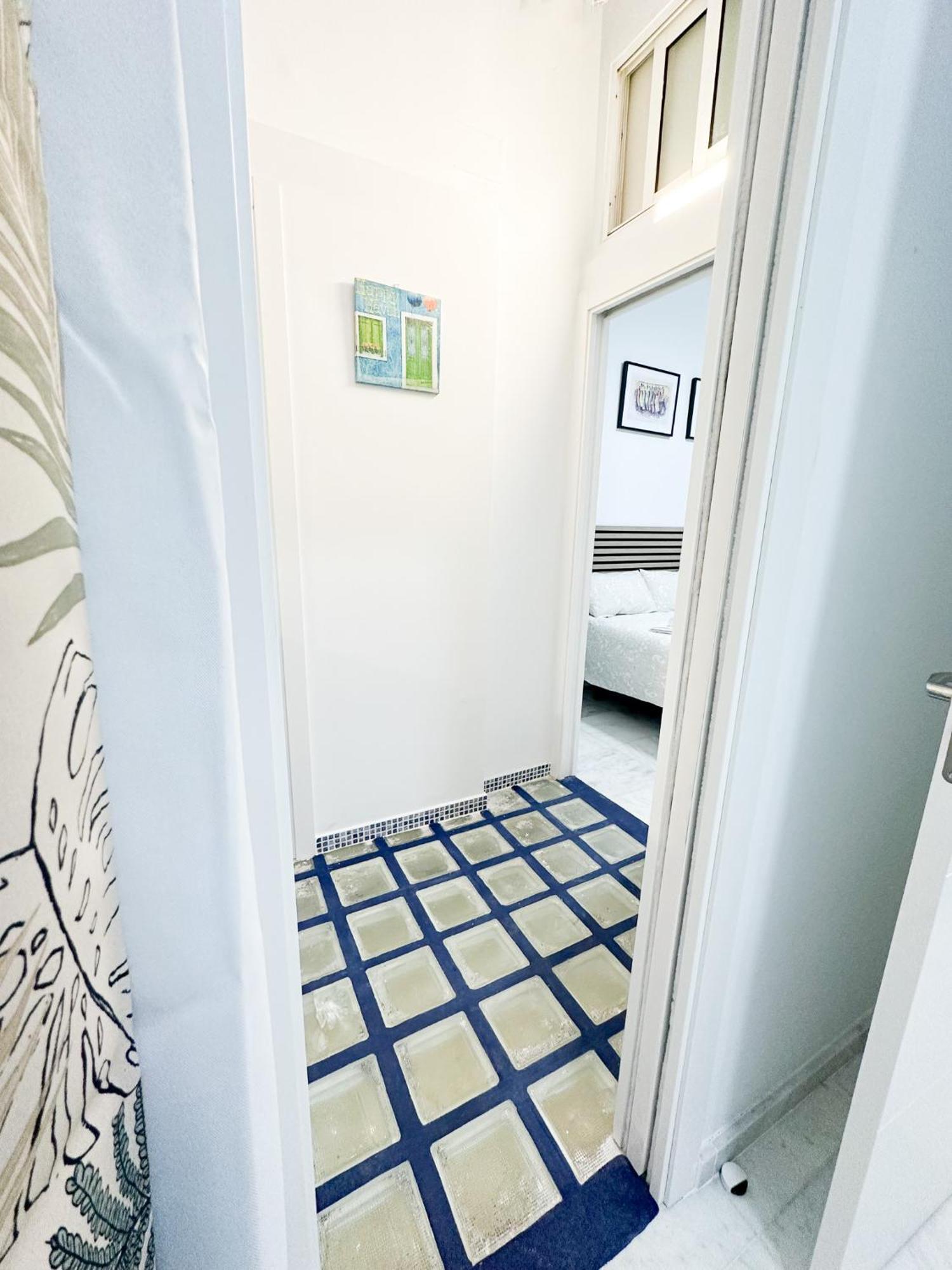 Apartment Cozy Budget 2br With Ac, 1 Bath, Private Parking Opt Seville