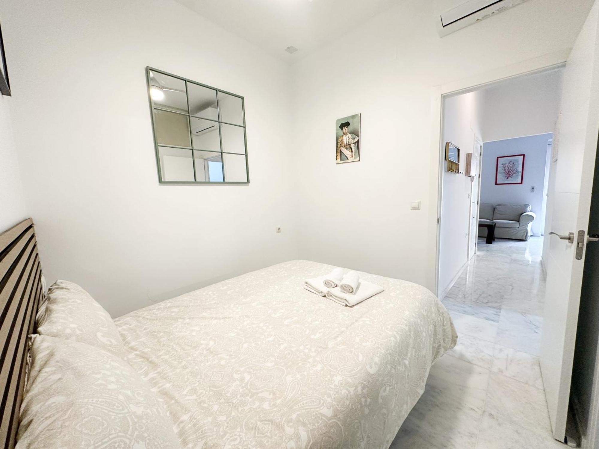 Cozy Budget 2br With Ac, 1 Bath, Private Parking Opt * Seville