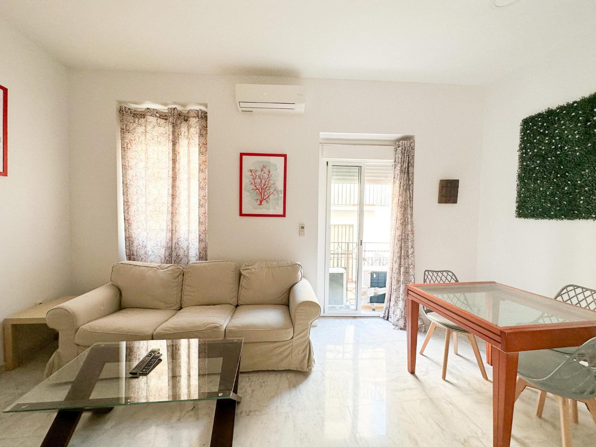 Apartment Cozy Budget 2br With Ac, 1 Bath, Private Parking Opt *