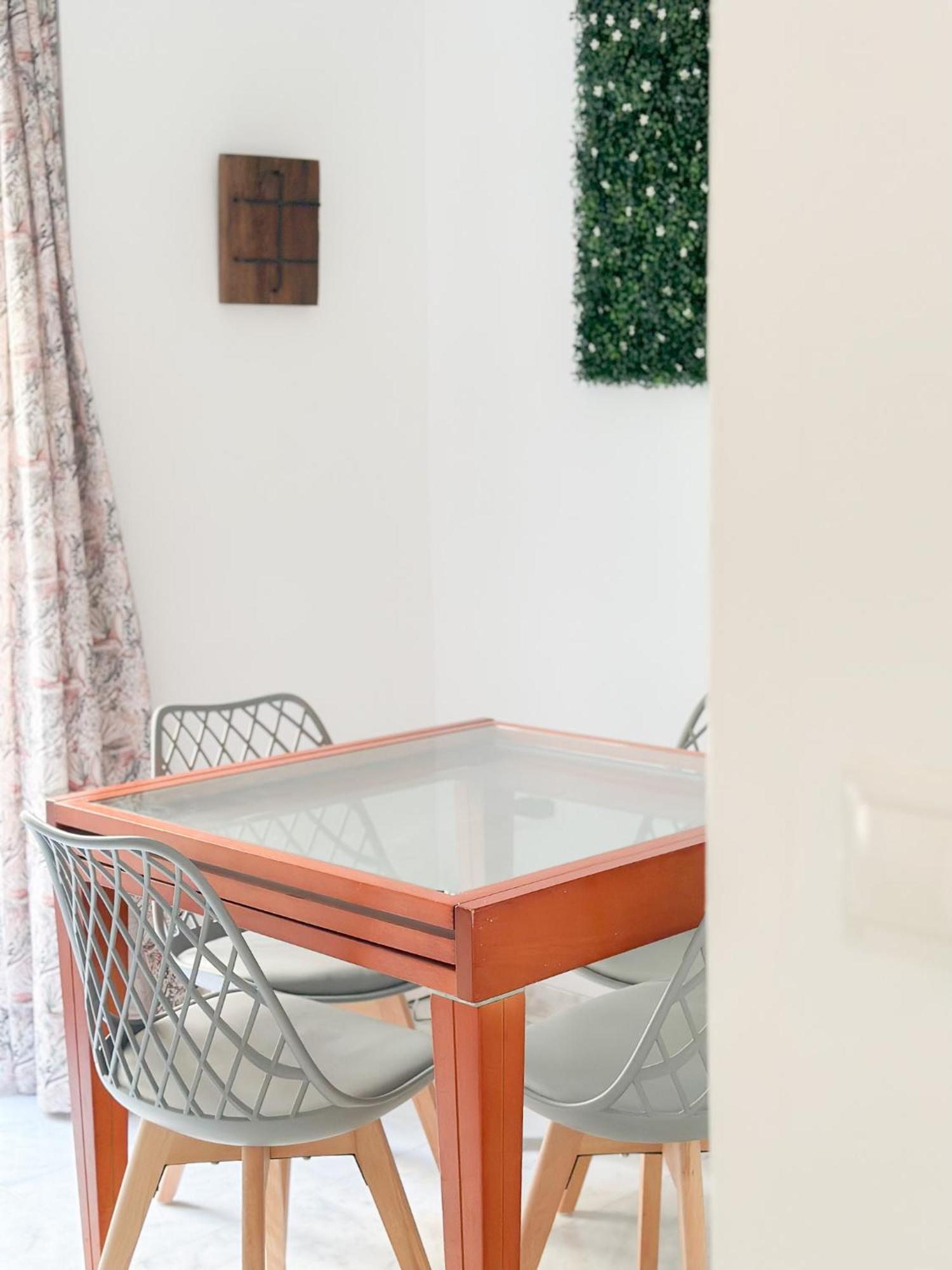 Apartment Cozy Budget 2br With Ac, 1 Bath, Private Parking Opt *