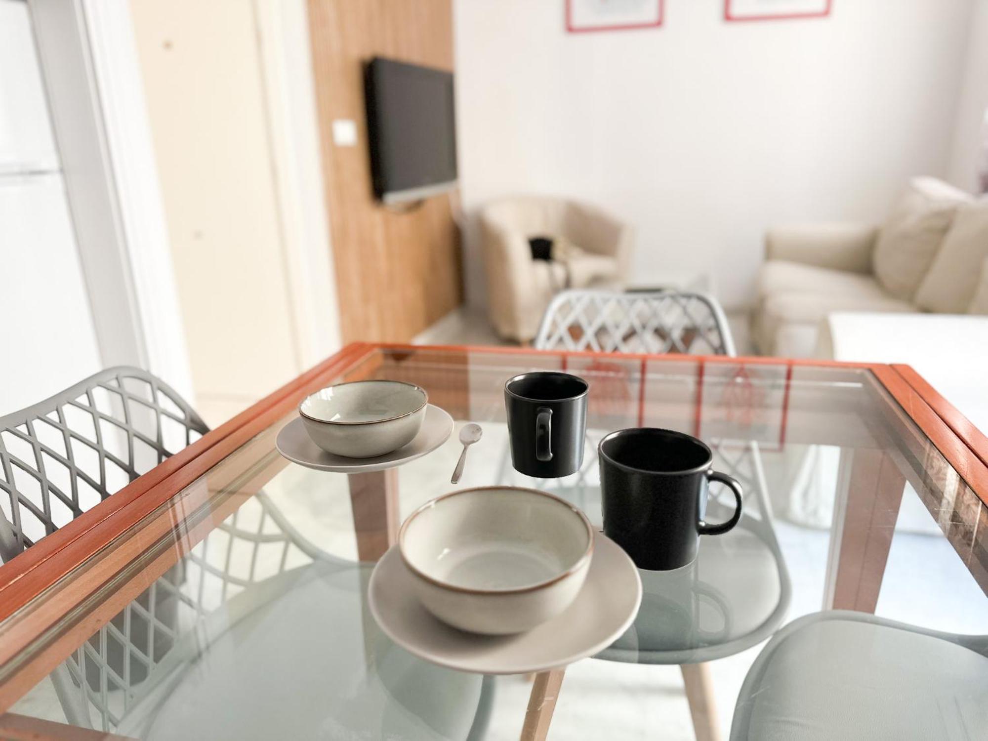 Cozy Budget 2br With Ac, 1 Bath, Private Parking Opt Apartment Seville