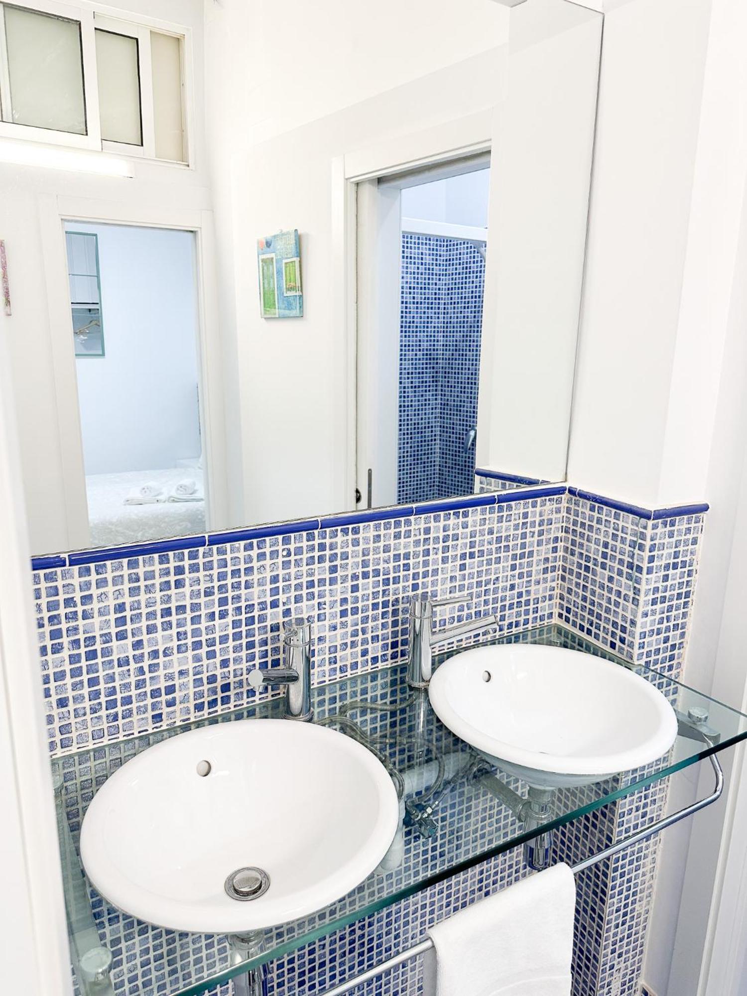 Cozy Budget 2br With Ac, 1 Bath, Private Parking Opt Apartment