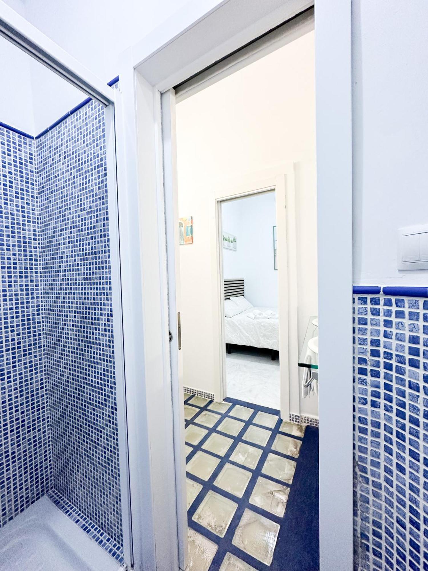 Apartment Cozy Budget 2br With Ac, 1 Bath, Private Parking Opt Seville