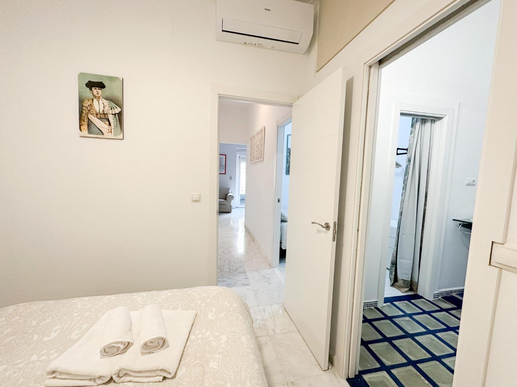 Cozy Budget 2br With Ac, 1 Bath, Private Parking Opt * Seville