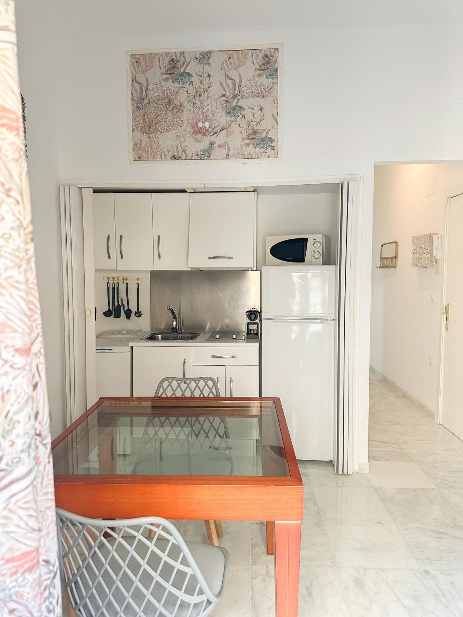 Cozy Budget 2br With Ac, 1 Bath, Private Parking Opt Apartment Seville