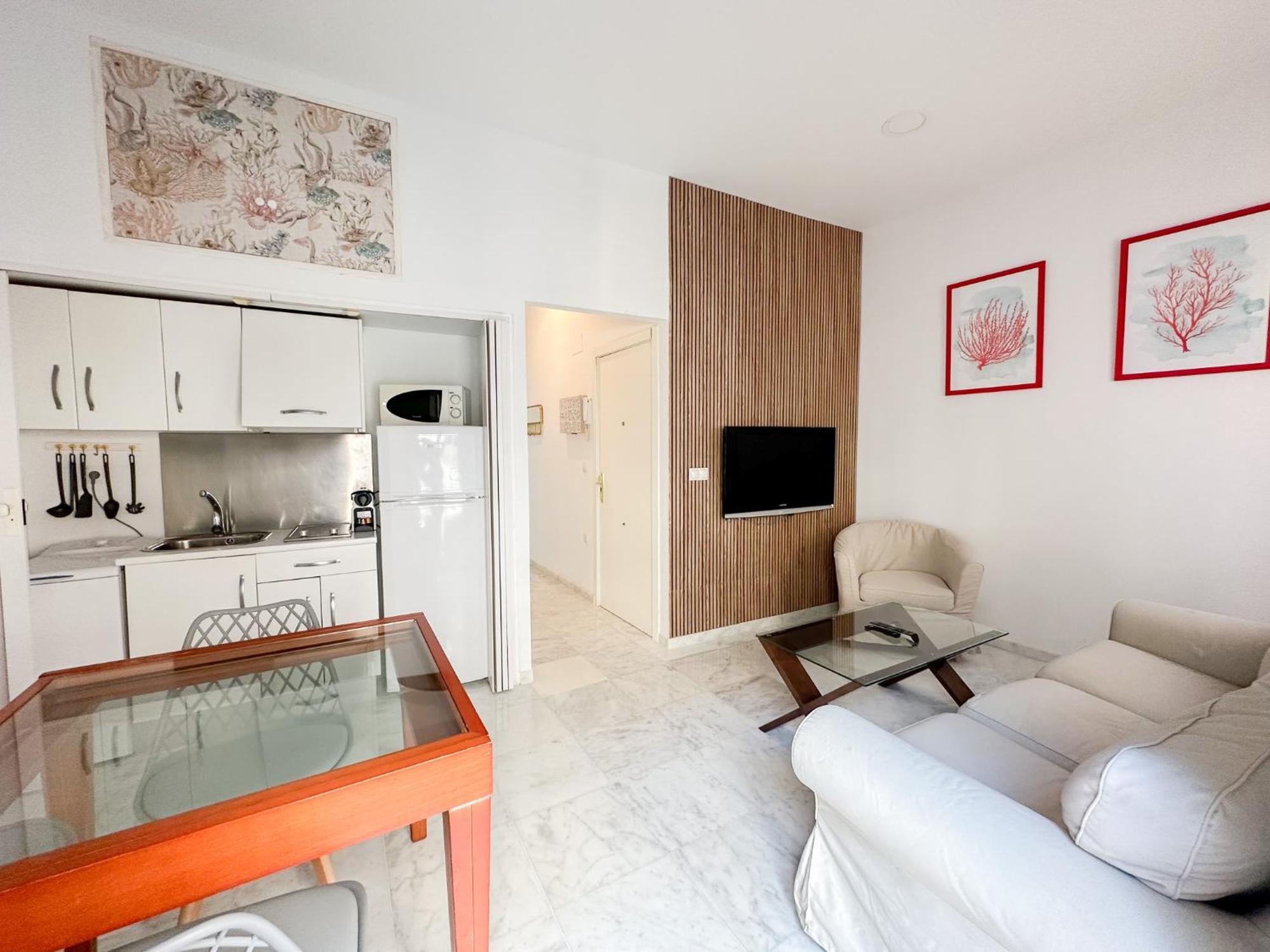 Apartment Cozy Budget 2br With Ac, 1 Bath, Private Parking Opt