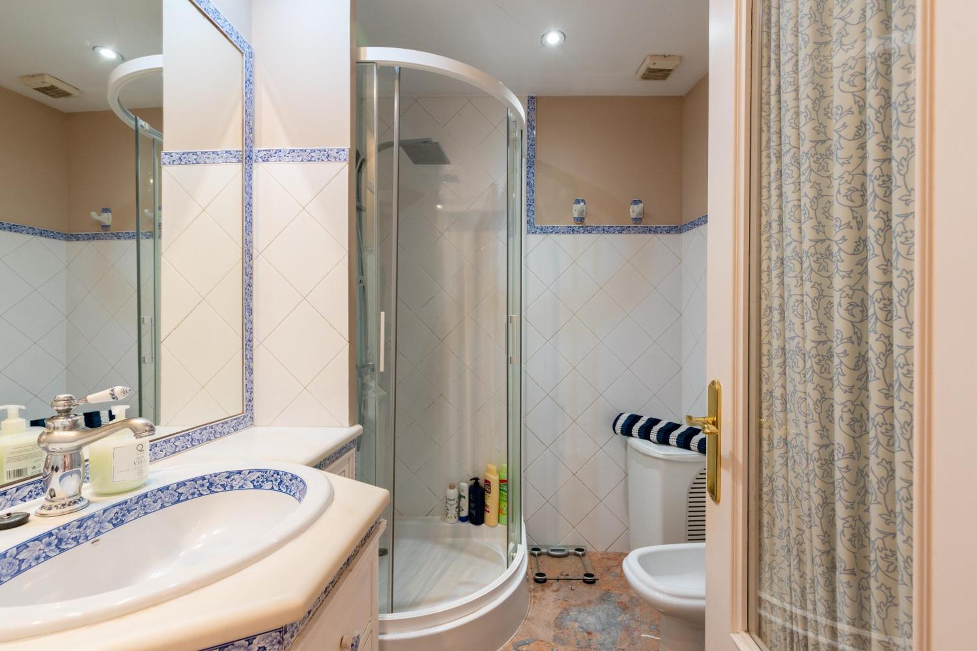 Penthouse!!! Center Of Seville!!! 2 Bedroom + 2 Bath!!! Apartment